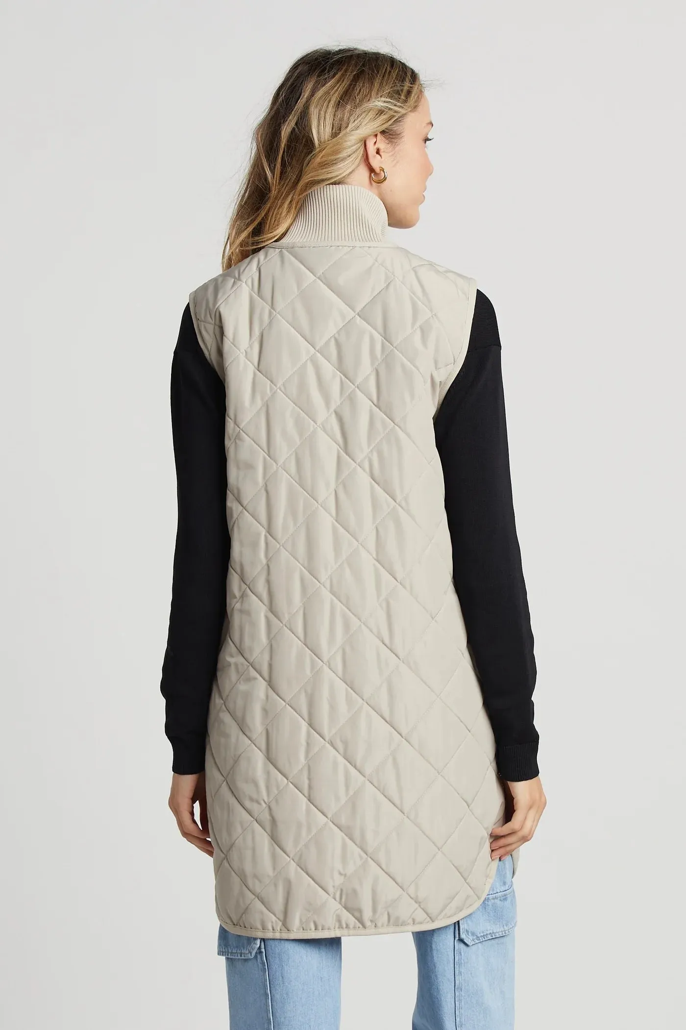 Adroit Atelier Destiny Sleeveless Quilted Vest